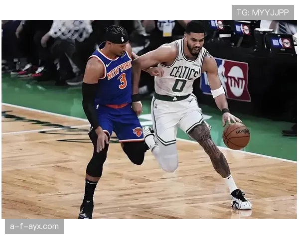 怀特挡拆比上季更稳 为塔图姆制造空位 怀特挡拆比上季更稳 为塔图姆制造空位